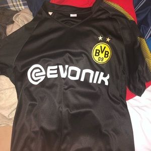Large Dortmund Christian Pulisic jersey and shorts
